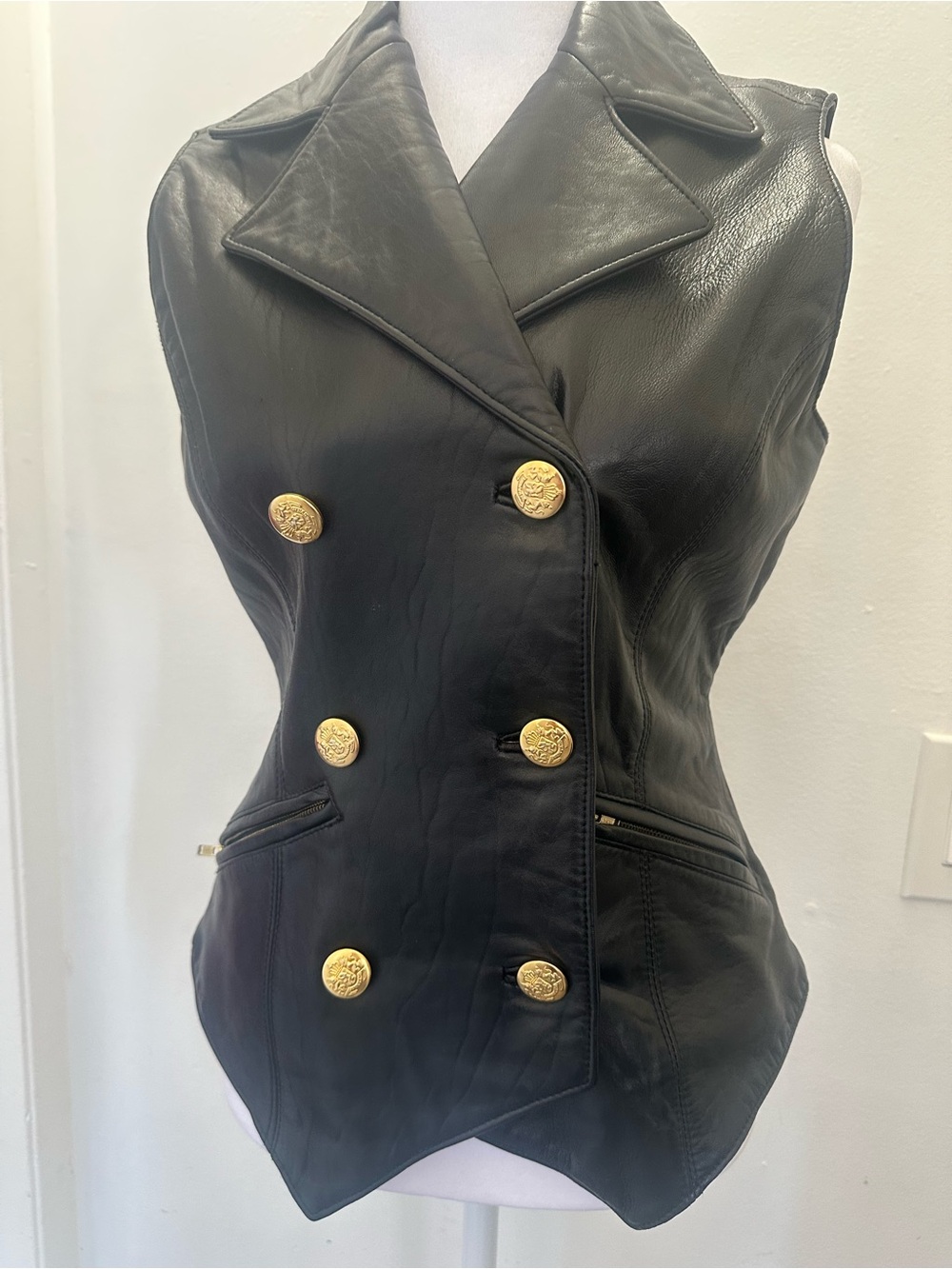 BB Dakota Vintage Style Black Leather Vest Gold Lion Buttons Small